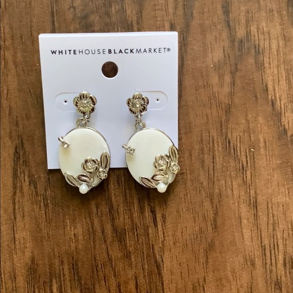 WHBM stone & mother of pearl floral drop earring - Picture 7 of 14